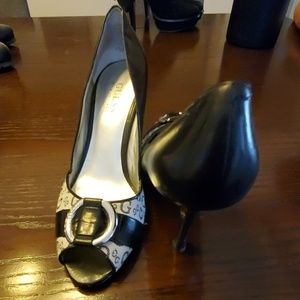 Guess logo peep toes
